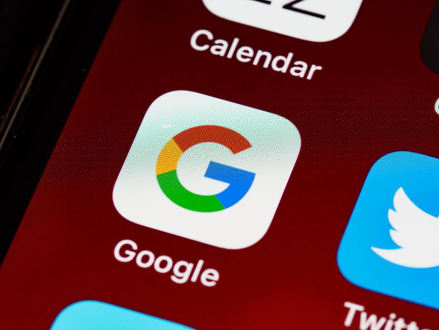 搜索引擎優(yōu)化 (SEO) 是任何數(shù)字營銷活動成功的核心。憑借可靠的 SEO 策略，企業(yè)可以通過自然搜索吸引更多客戶并提高品牌聲譽。但是，您需要技能和經驗才能通過 SEO 獲勝。這就是為什么建議為您的網(wǎng)站、數(shù)字廣告、內容營銷和其他搜索引擎優(yōu)化需要聘請專家 SEO 服務來幫助您的企業(yè)獲得并保持高排名的原因。在本文中，我們概述了在 2022 年聘請合適的 SEO 公司的重要技巧。
1. 專業(yè)化
雖然聘請具有 SEO 服務的公司作為更大模型的一部分可能是有益的，但選擇像創(chuàng)新數(shù)字營銷這樣專門從事 SEO 的機構將是更好的選擇。
當一家公司只專注于 SEO 時，他們會投入所有時間和資源來擴展他們的知識和技能，獲得更多的專業(yè)知識來幫助他們滿足所需的客戶需求。如果代理商專門從事特定服務，客戶會將其視為行業(yè)專家。
2. 聲譽
在雇用 SEO 公司時，經過驗證的跟蹤記錄是一個重要的考慮因素。了解他們以前項目的質量和成功。尋找他們合作過的公司，然后檢查他們在搜索引擎上的排名。這將向您保證他們可以交付。確定潛在的 SEO 機構是否為其關鍵字排名并針對搜索引擎優(yōu)化其網(wǎng)站。如果不是，他們不是幫助您滿足 SEO 要求的合適公司。
3. 閱讀評論、推薦和案例研究
閱讀 YELP、Google My Business 和 Facebook 等受信任網(wǎng)站上的評論和推薦，了解過去的客戶如何評價他們的體驗。這將顯示他們在工作中的效率以及他們如何處理負面反饋。
如果您想了解 SEO 公司的歷史，回顧案例研究很重要。他們讓您全面了解他們過去的一個或多個客戶從開始到結束的旅程。案例研究提供了重要的統(tǒng)計數(shù)據(jù)，包括客戶的轉化率和網(wǎng)站自然流量的年度增長。這讓您清楚地了解 SEO 代理在您的業(yè)務領域中的經驗。
4. 了解他們是否擁有成功所需的工具和資源
不同的SEO工具有不同的用途。確定潛在公司使用的工具將幫助您確定您的需求是否會得到滿足。每個機構都應該有 SEO 工具，包括關鍵字研究、鏈接構建、技術 SEO、排名跟蹤、分析和本地 SEO。合適的公司應該有一個完整的團隊，包括平面設計師、編輯、作家和報告專家。
5.考慮個性化的SEO解決方案
理想的 SEO 機構應該開發(fā)和發(fā)布滿足客戶特定需求、痛點和產品應用的帖子。確保他們對您的產品和行業(yè)有完整的了解，并確保他們認為高質量的內容和關鍵字選擇是當務之急。不要去找通才。
6.列出你的SEO目標
合適的公司試圖確定您對 SEO 活動的期望。定義您的目標和目的有助于該機構了解您的期望，并使您能夠確定潛在公司是否符合您的業(yè)務需求。確保您的目標是具體的、可衡量的、可實現(xiàn)的、相關的和有時限的。
7.提高你的SEO知識
聘請合適的公司可能會令人生畏，尤其是在您不熟悉 SEO 的情況下。有了適當?shù)闹R，您可以提出正確的問題，以確定特定機構是否有利于您的目標。熟悉 SEO 術語、如何衡量成功、最佳實踐、它們的重要性、您可以控制的因素等等。了解關鍵術語并了解最新的 SEO 趨勢有助于您向潛在的 SEO 公司提出相關問題。
8.看公司的SEO方法
索取公司推動流量和優(yōu)化網(wǎng)站的流程摘要。一個好的搜索引擎優(yōu)化機構將清楚其方法以及它如何支持您的業(yè)務的整體成功。這可以幫助您發(fā)現(xiàn)他們的策略中的任何痛點，以便做出明智的招聘決策。