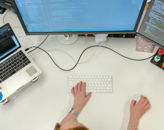 哪里可以找到合適的網(wǎng)站建設(shè)專家？